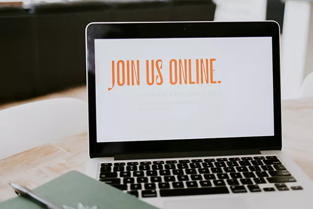 Datorskärm som visar texten "Join us online"